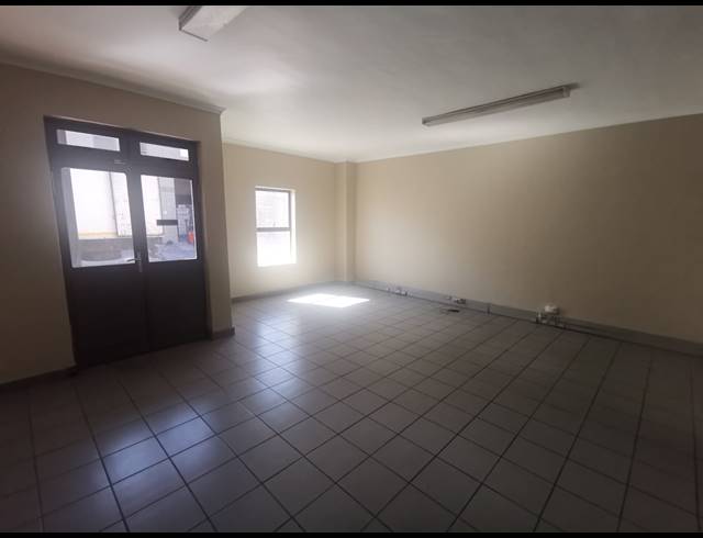 1,037M² WAREHOUSE TO LET IN AIRPORT INDUSTRIA